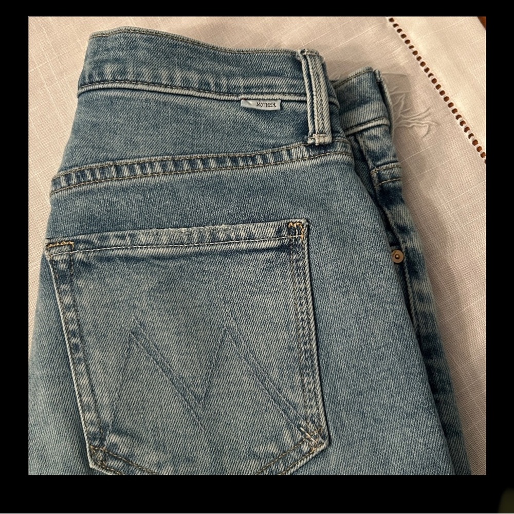 MOTHER The Scrapper Cuff Ankle
Fray Jeans